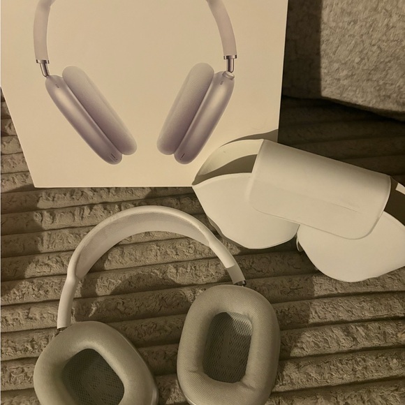 Apple airpod pro max Over-Ear Headphones in Silver